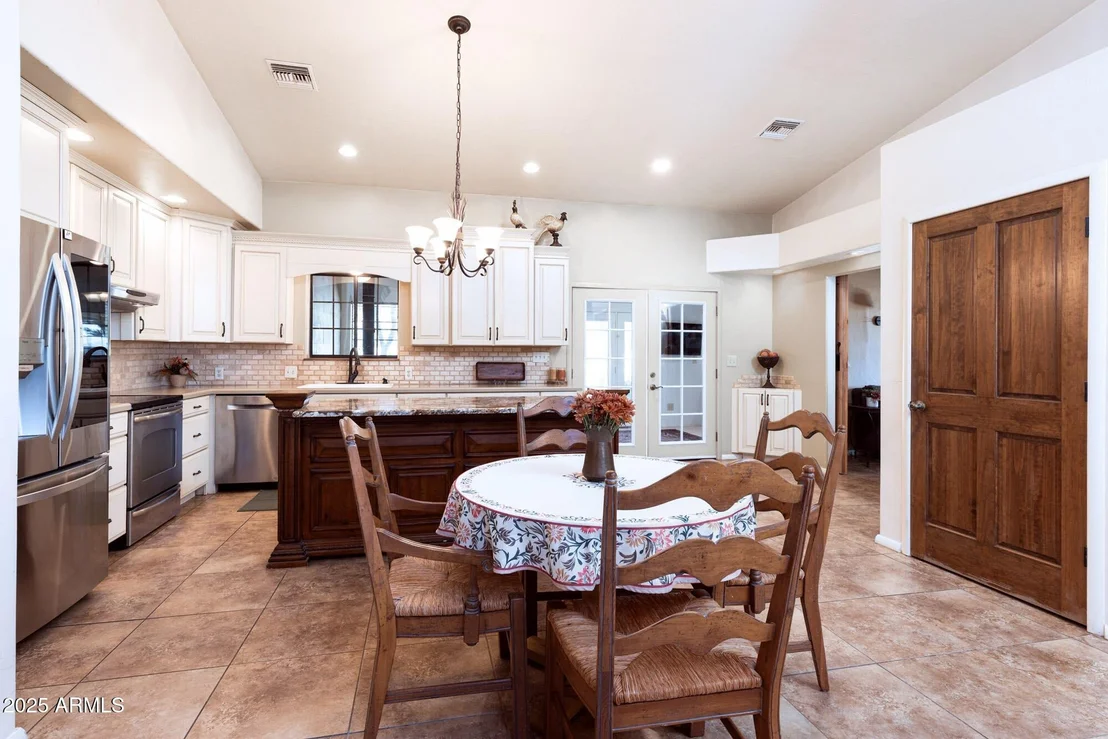Photo of 712 W TREASURE Road
