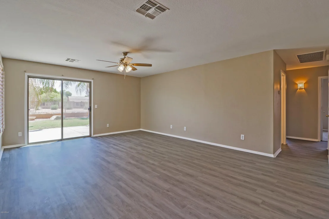 Photo of 453 S WILDROSE --