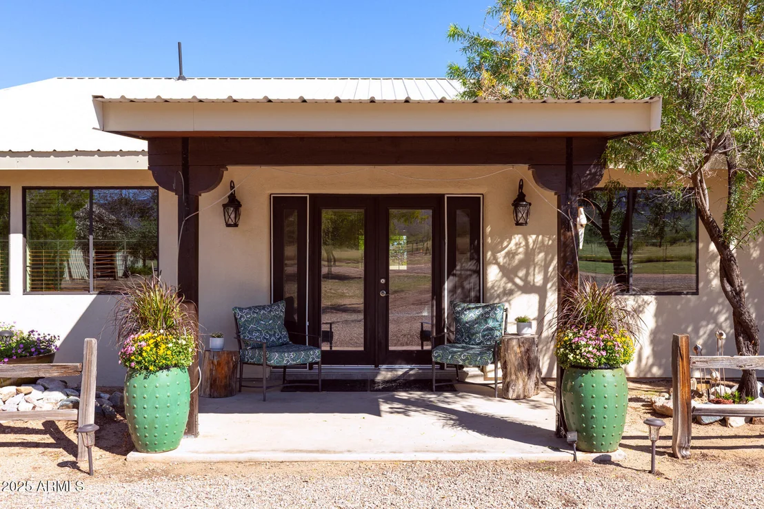 Photo of 712 W TREASURE Road