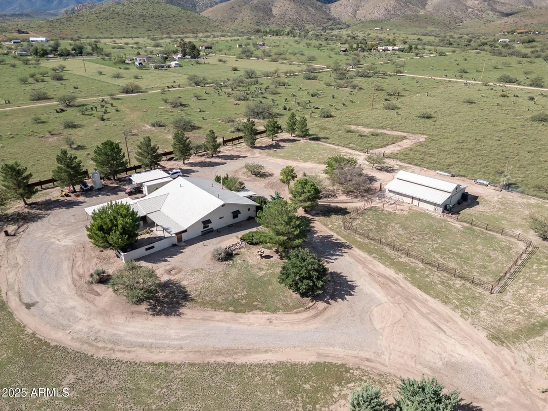 Photo of 712 W TREASURE Road