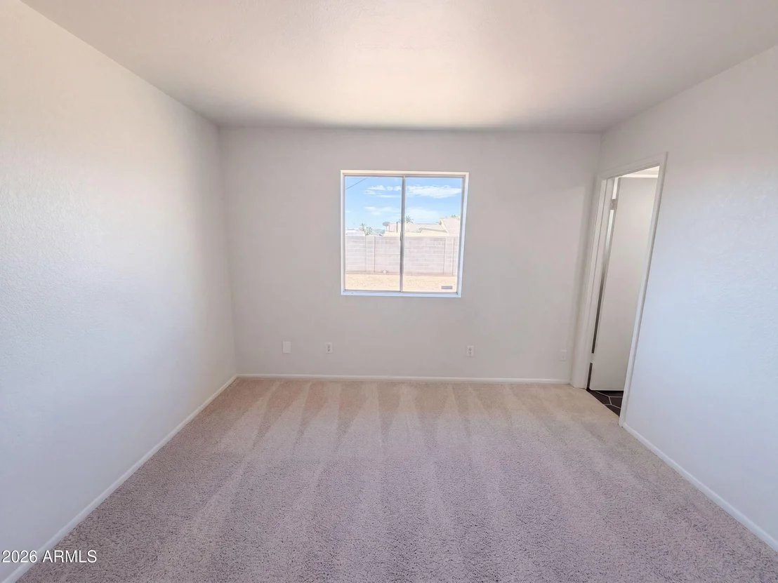 Photo of 1413 W BEHREND Drive