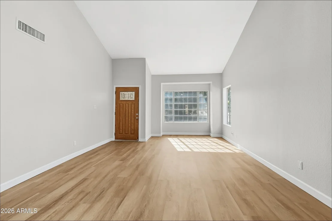 Photo of 1035 N SETON --