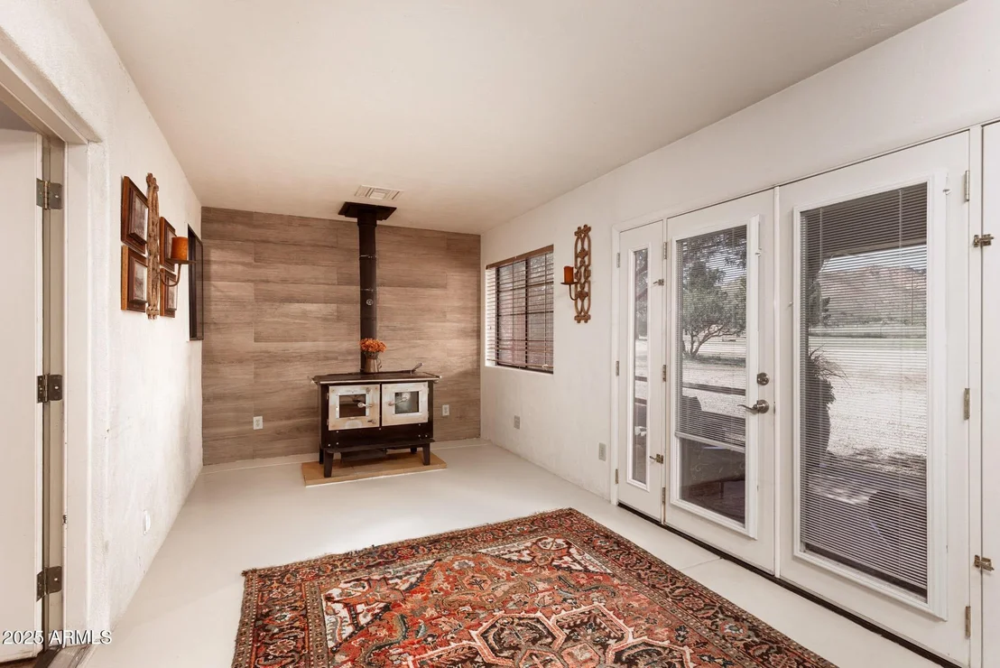 Photo of 712 W TREASURE Road