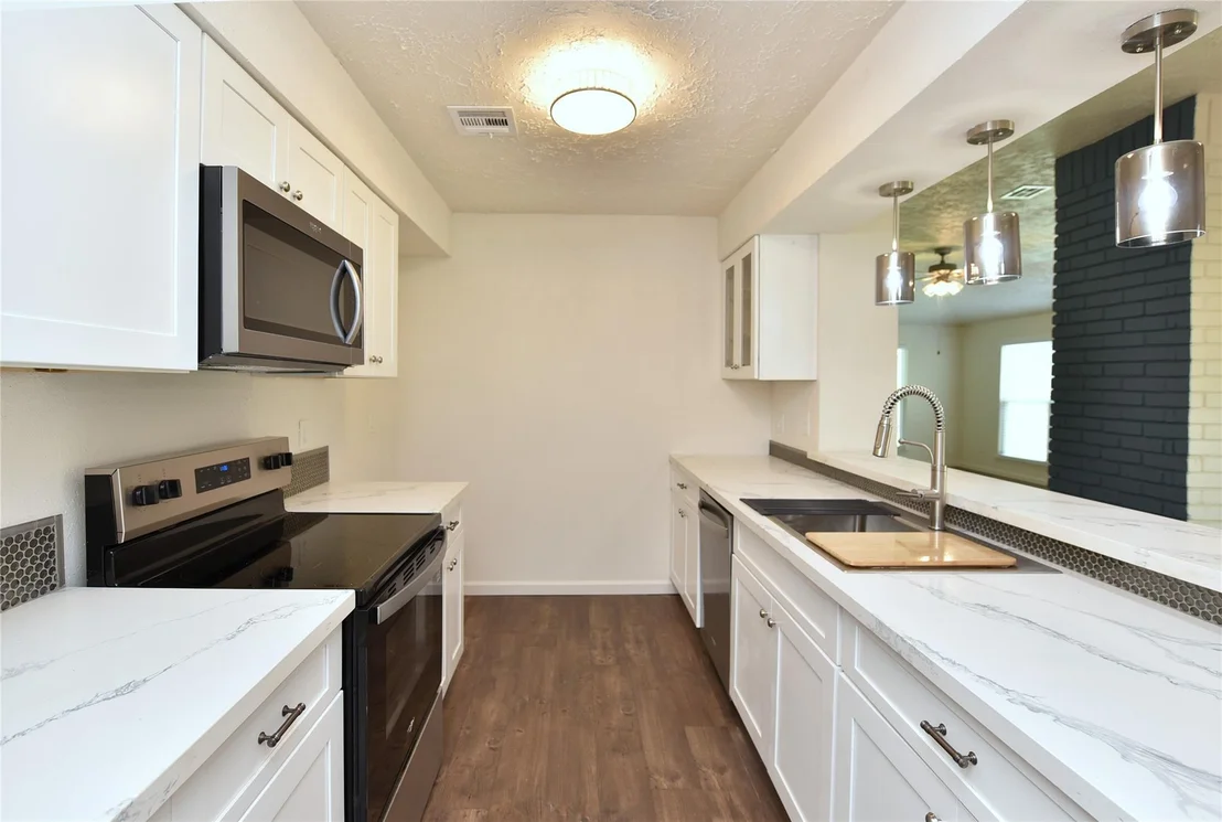 Photo of 16007 Ridgegreen Drive