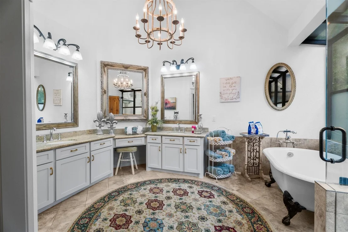 Photo of 15902 Guinstead Drive