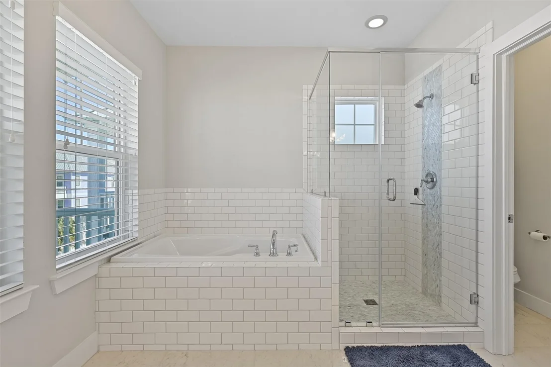 Photo of 3827 Neptune
