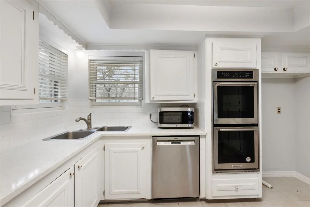 Photo of 16202 Surrey Lane