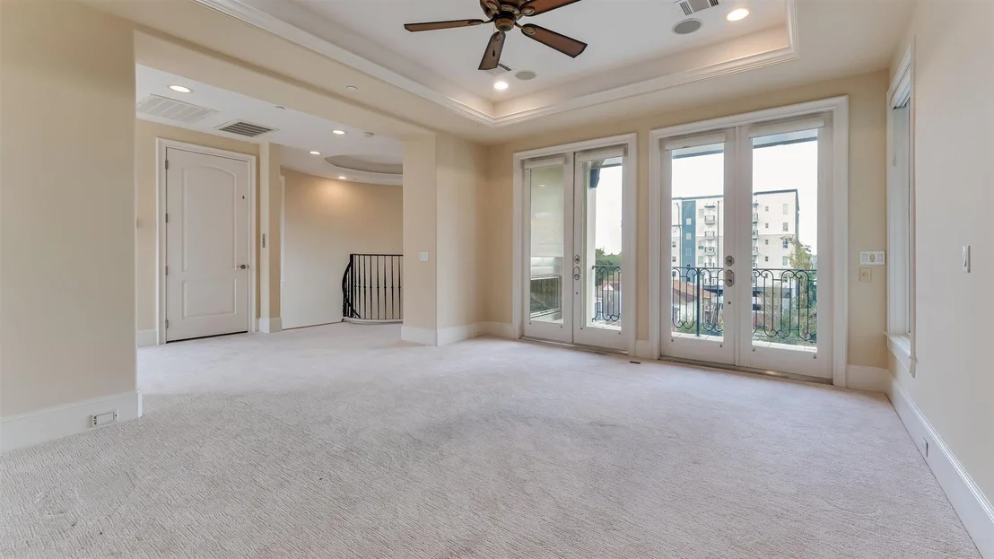 Photo of Unit E at 1700 Sunset Boulevard