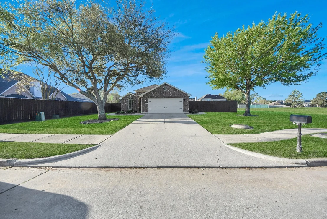 Photo of 6115 Pine Lakes Drive