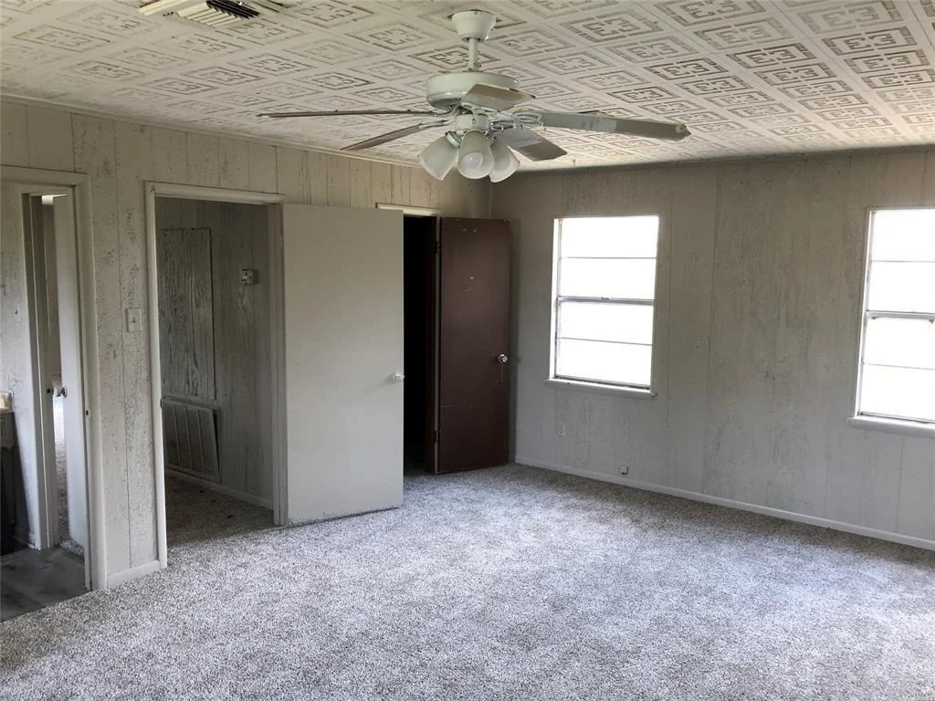 Photo of 143 N Oak Lee Drive