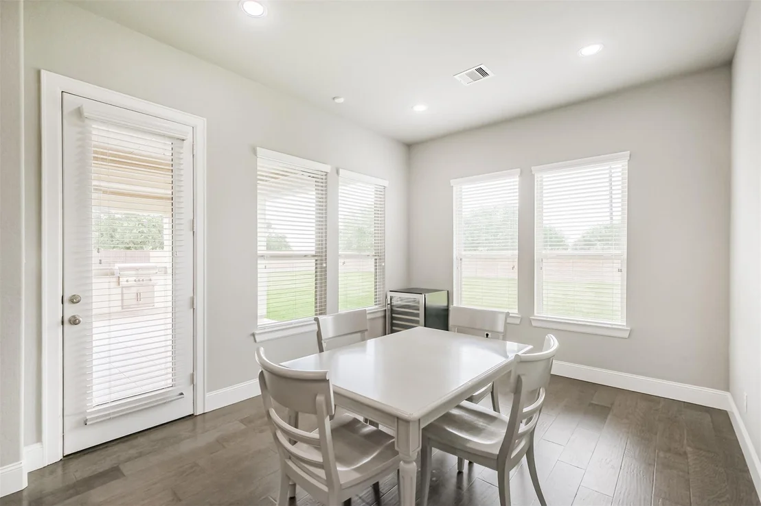 Photo of 3722 Edison Lane