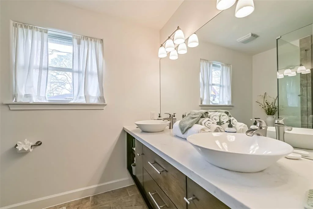 Photo of 5830 Valkeith Drive