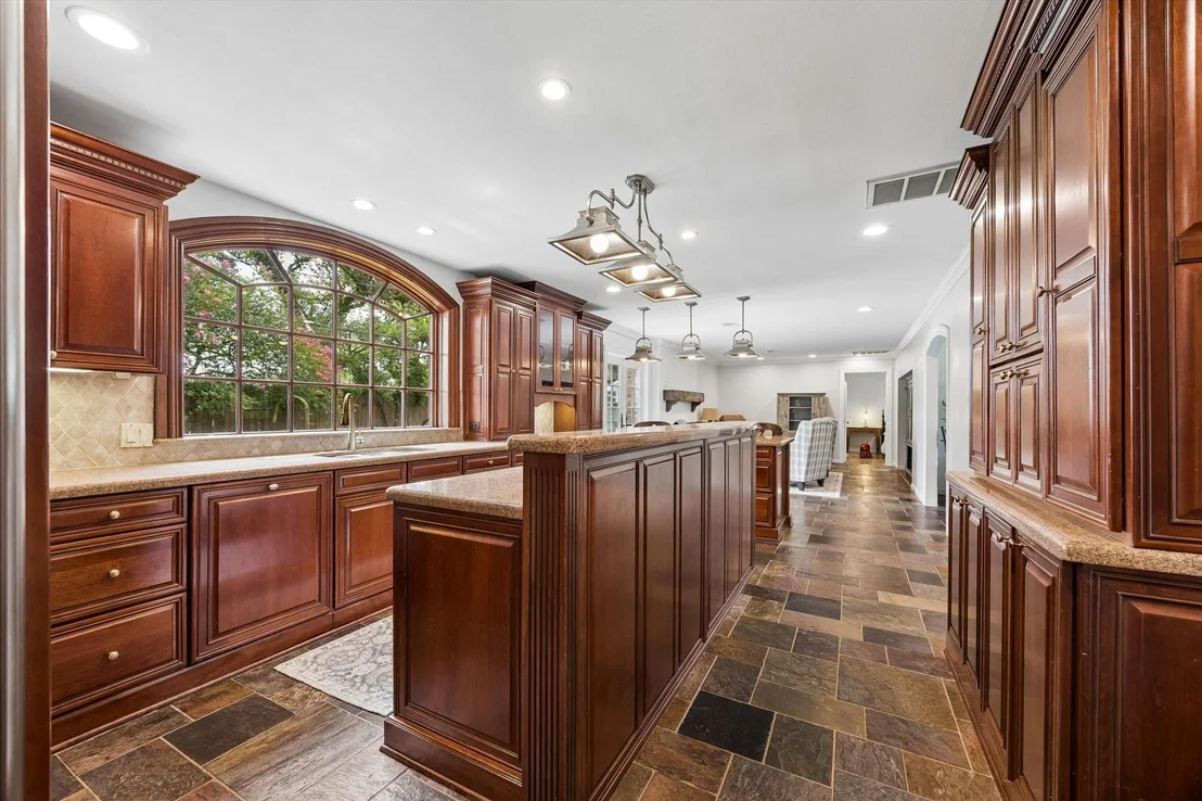 Photo of 934 Moss Spring Lane
