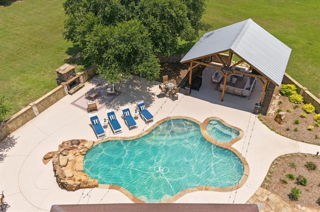 Photo of 11008 Hillside Drive