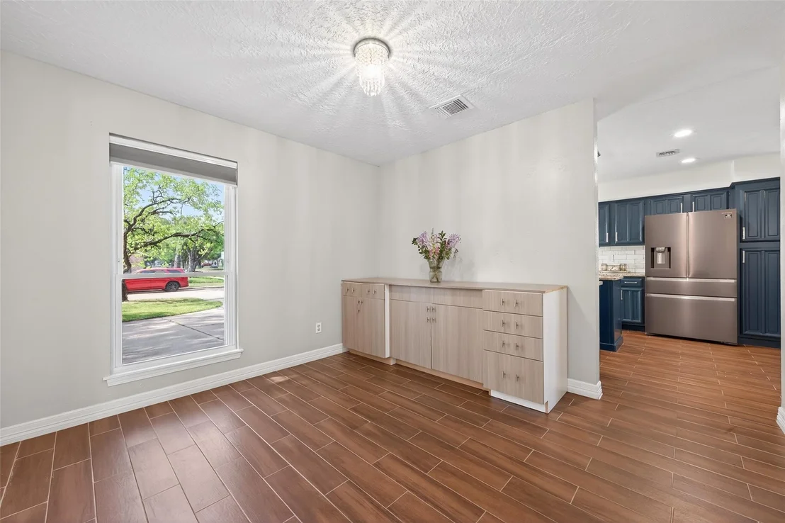Photo of 5722 Arncliffe Drive
