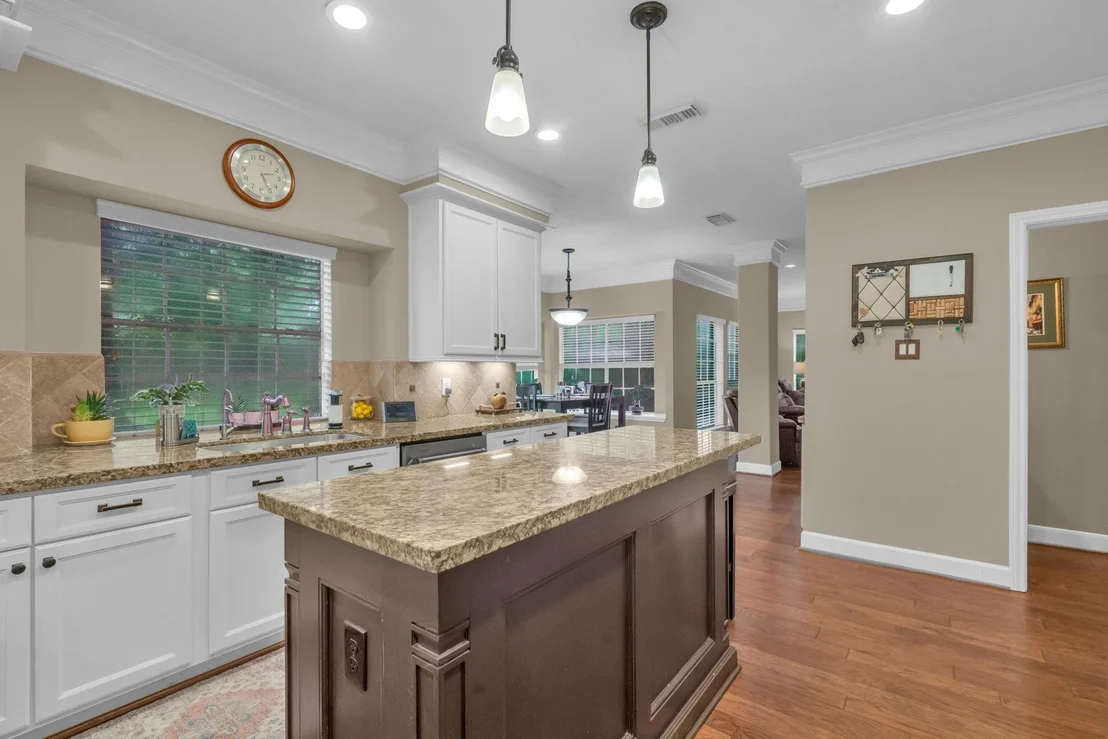 Photo of 16318 Avenplace Road