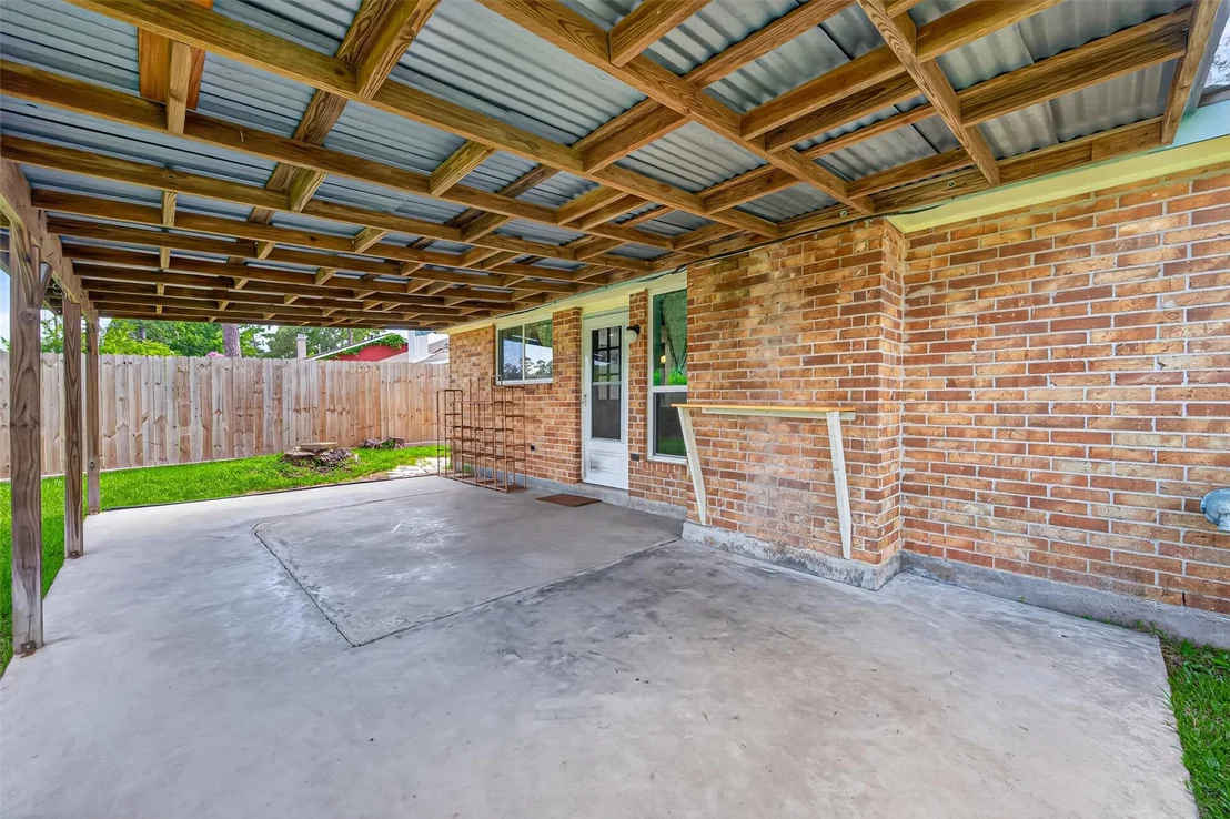 Photo of 17531 Crestline Road