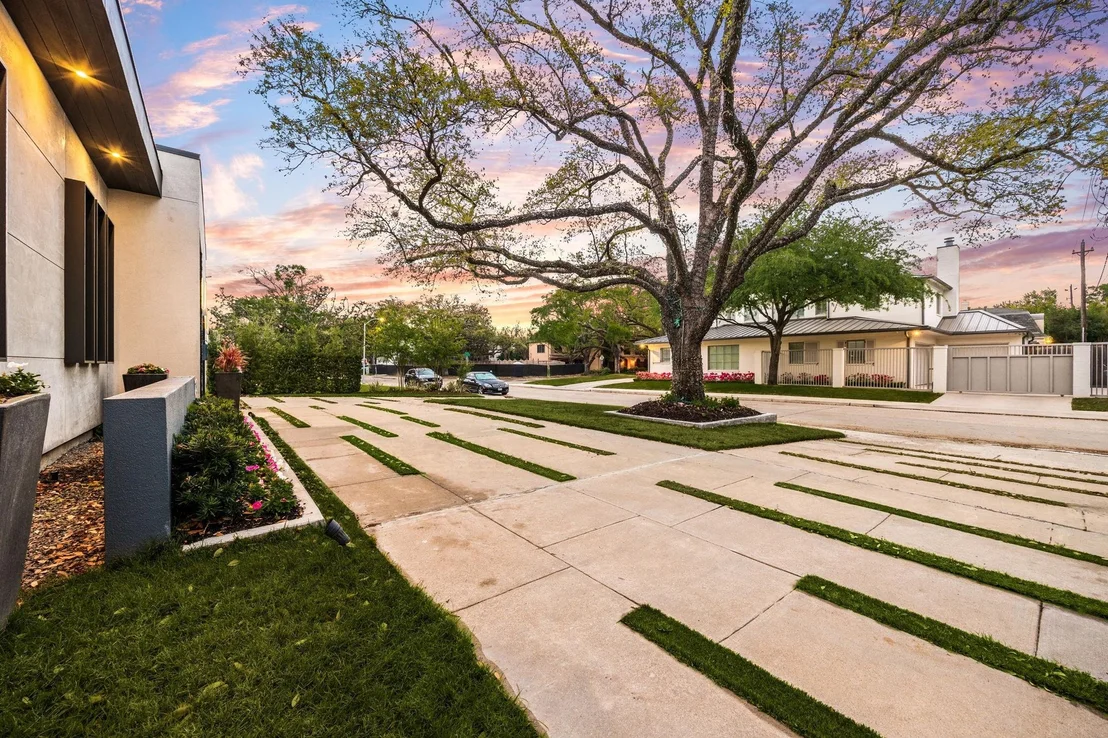 Photo of 2302 Suffolk Drive
