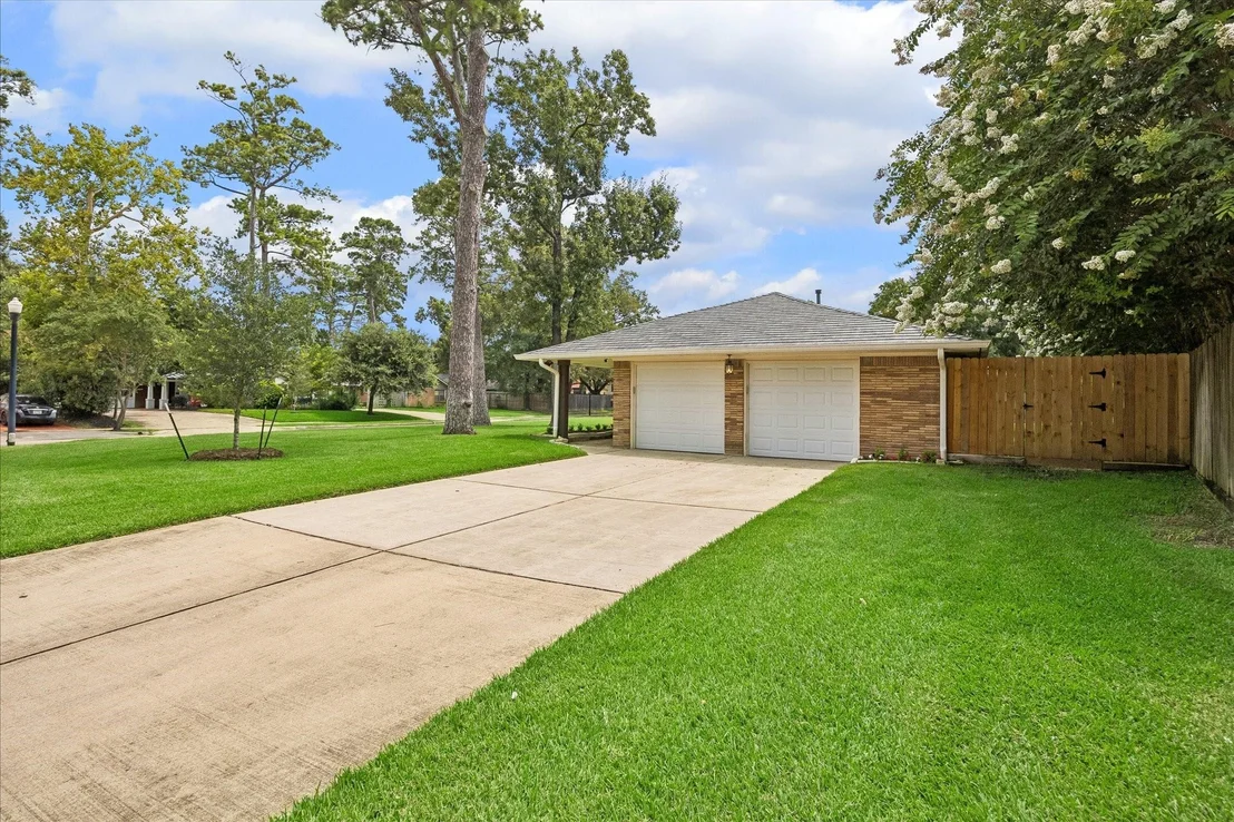 Photo of 8443 Westview Drive