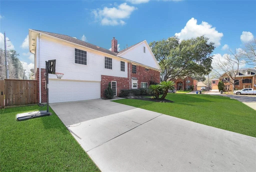 Photo of 16702 Avenfield Road
