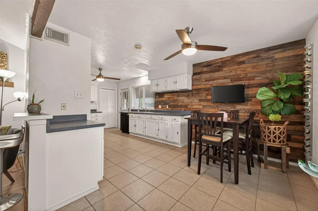 Photo of 10014 Walnut Glen Drive
