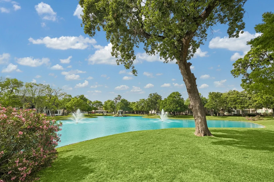 Photo of 907 Enclave Lake Drive