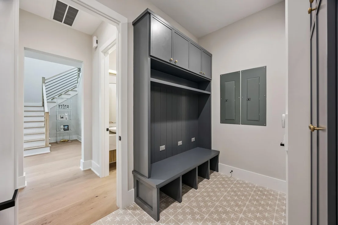 Photo of 2214 Chantilly Lane