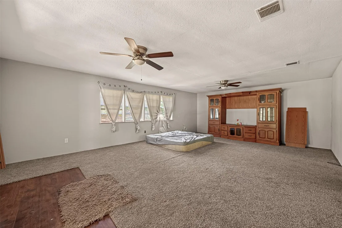 Photo of 25080 Lakeshore Drive