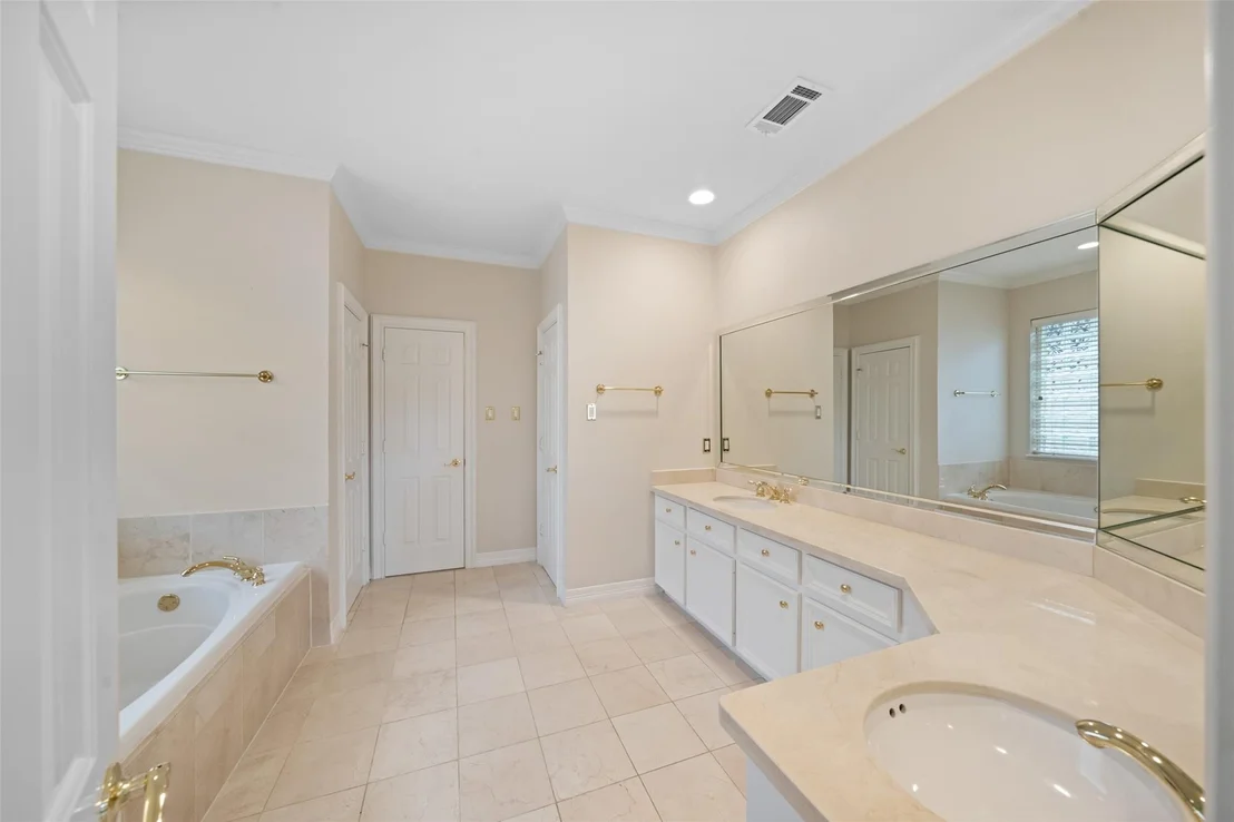 Photo of 3812 Riley Street