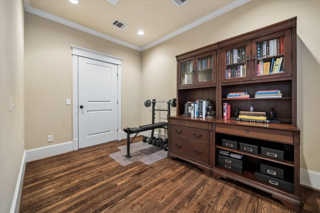 Photo of 809 W 9th Street