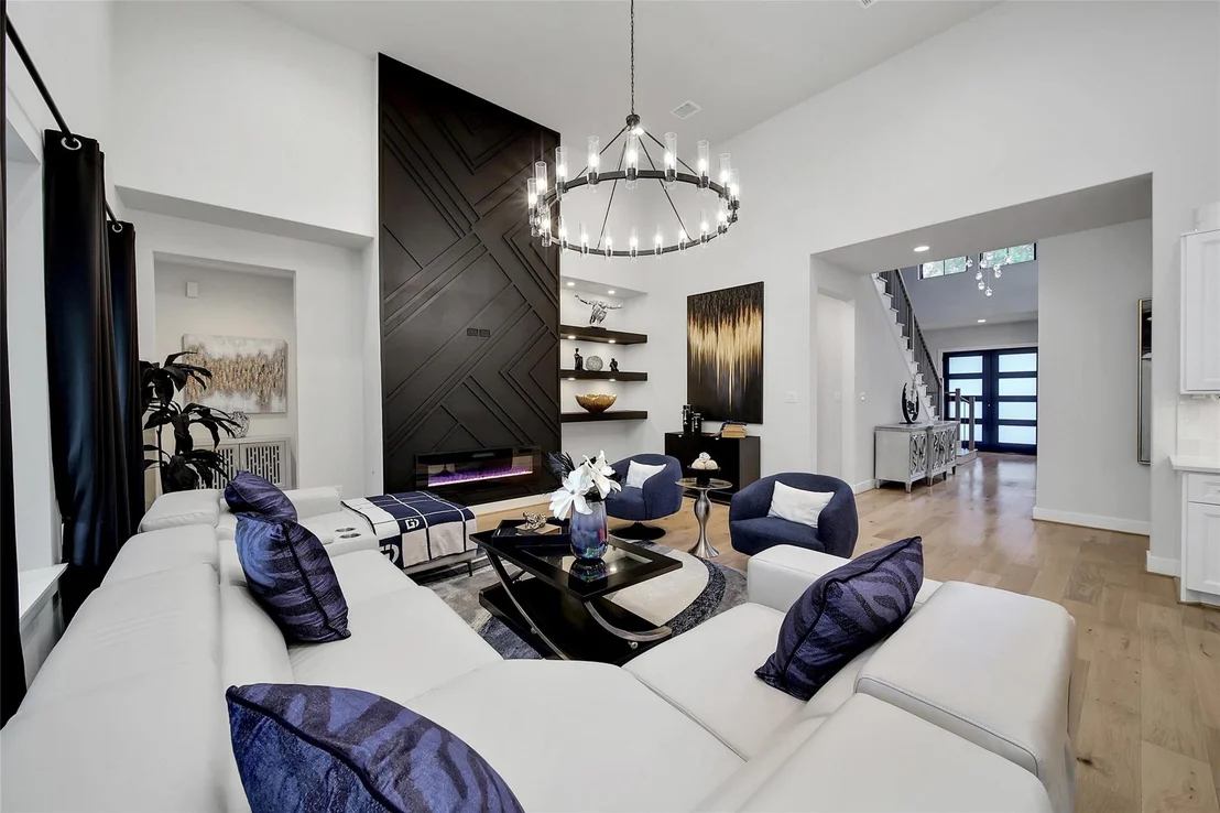 Photo of 16011 Bonjour Boulevard