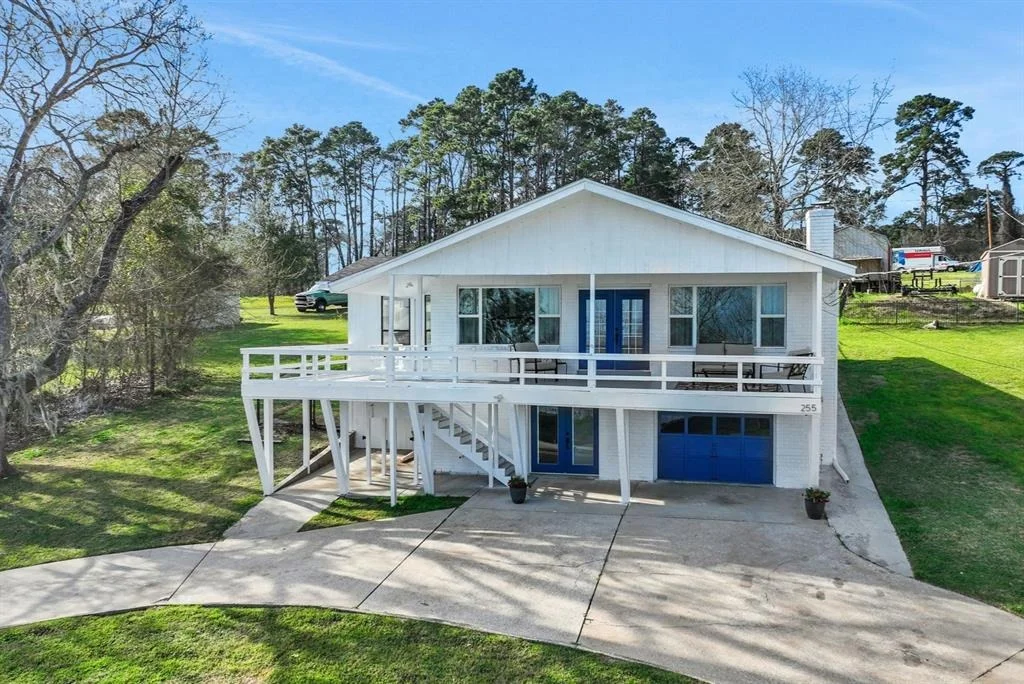 Photo of 255 Edgewater Way