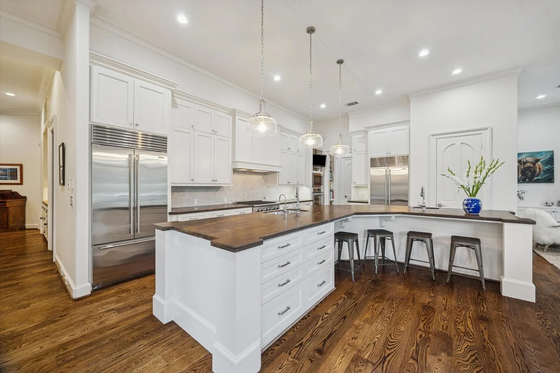 Photo of 47 N Regent Oak
