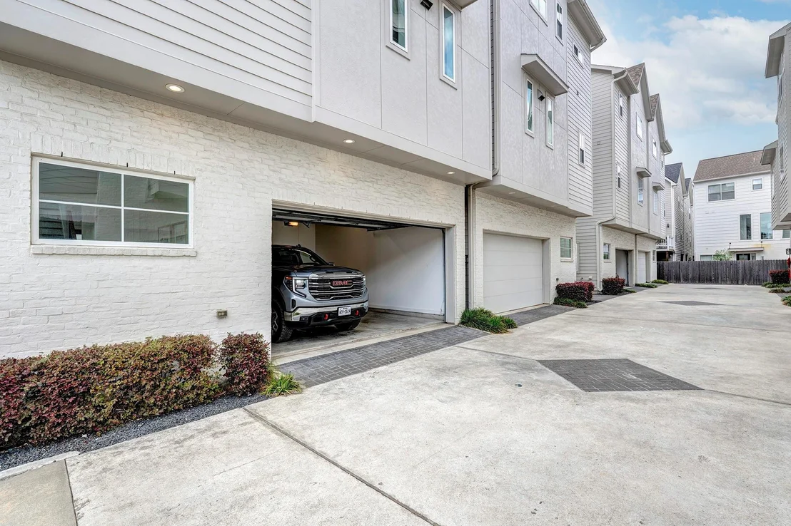 Photo of 802 Detering Street