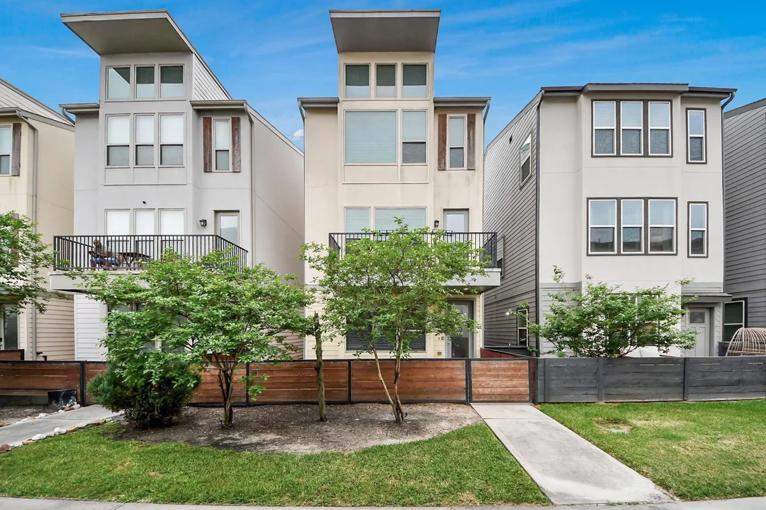Photo of 18527 Centro Row