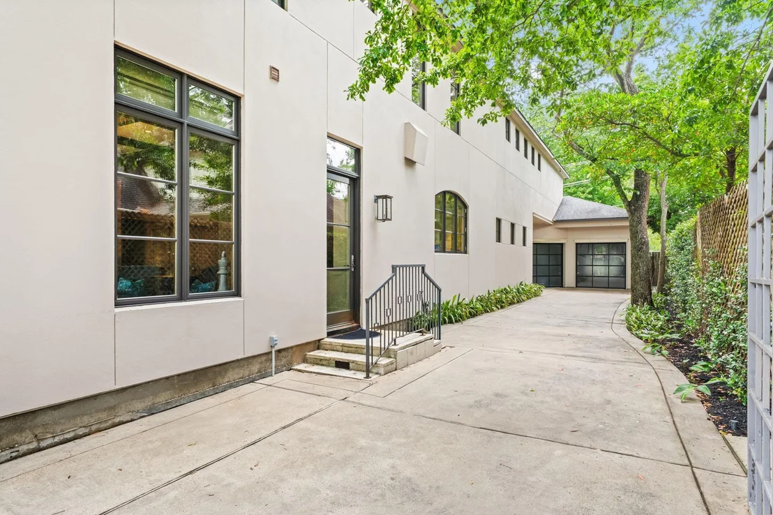 Photo of 1116 Danbury Road