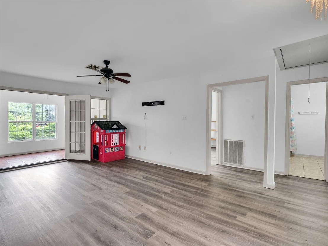 Photo of 7923 Glenview Drive