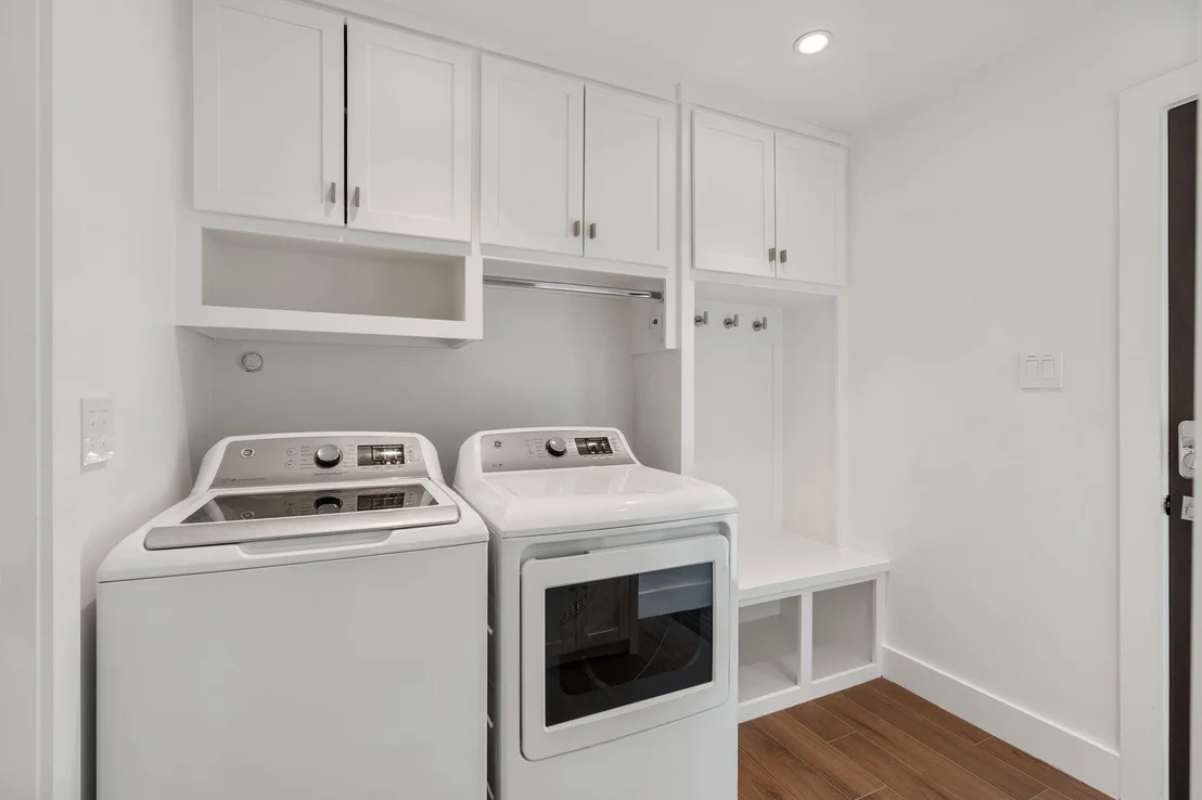 Photo of 842 W Forest Drive