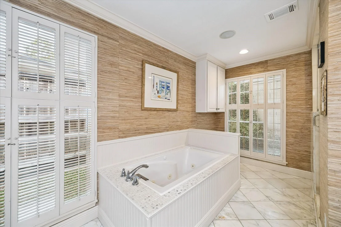 Photo of 6143 Chevy Chase Drive