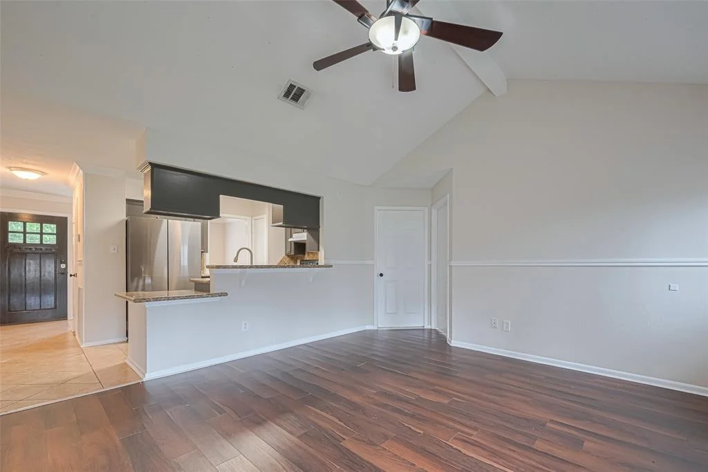 Photo of 17210 Glenoaks Drive