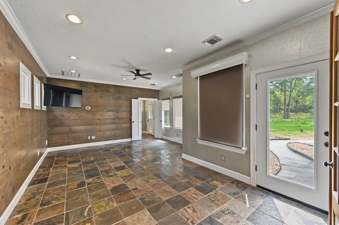 Photo of 10933 Lake Forest Drive