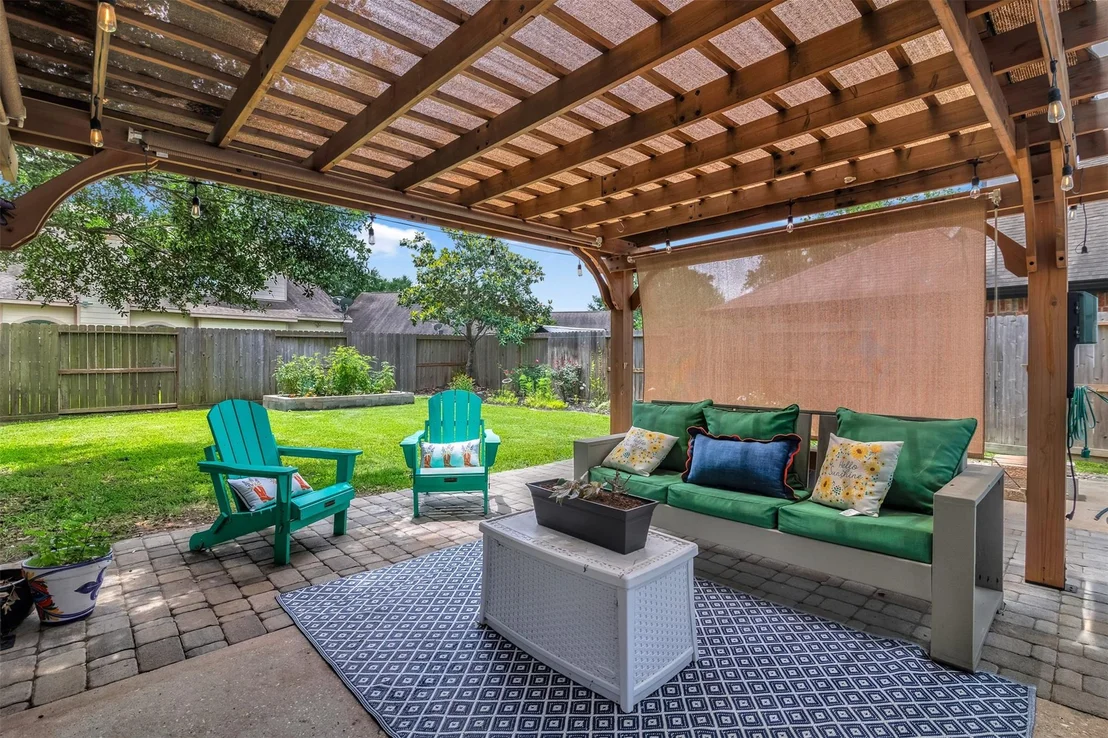 Photo of 19303 Young Oak Street