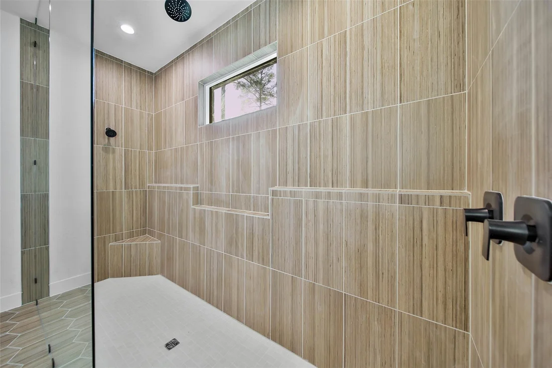 Photo of 352 Louvenia Court