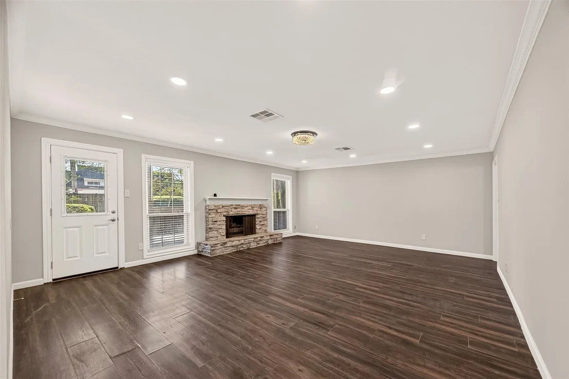 Photo of 418 N Wilcrest Drive