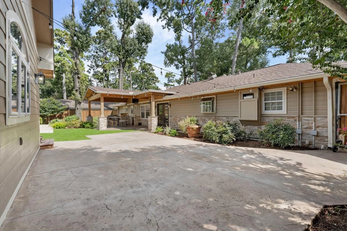 Photo of 4010 Brookwoods Drive
