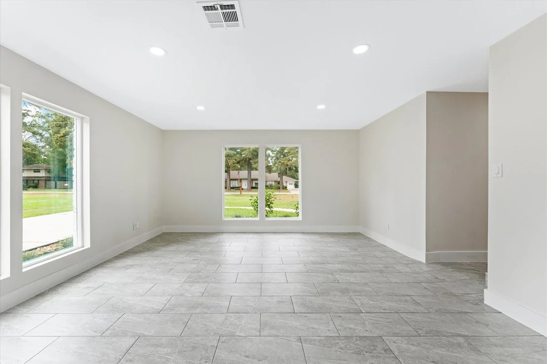 Photo of 25107 Broughton Street