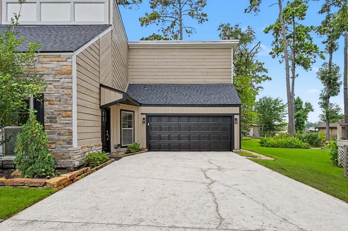 Photo of 15211 Jamaica Drive