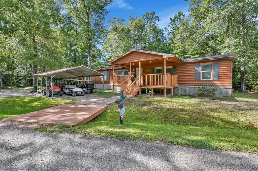 Photo of 18993 Ferne Drive
