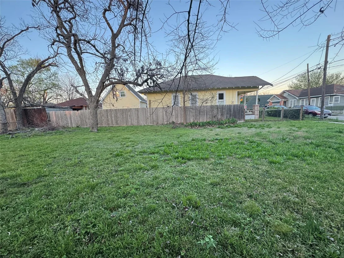 Photo of 303 Bishop Street