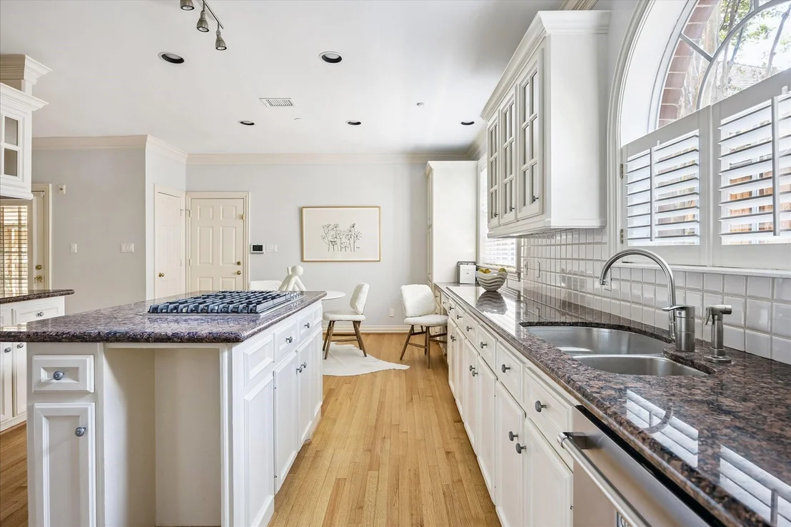 Photo of 1815 Albans Road